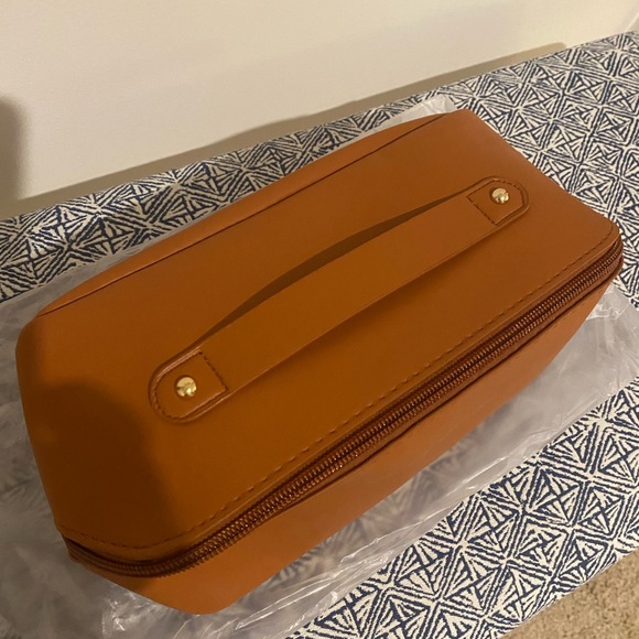 New Without Tag Toiletrie Bag - Picture 2 of 9
